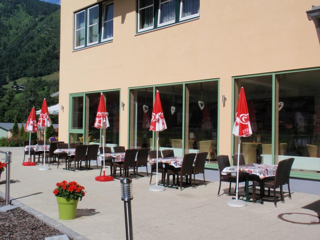 JUFA Hotel Kaprun Bagian luar foto