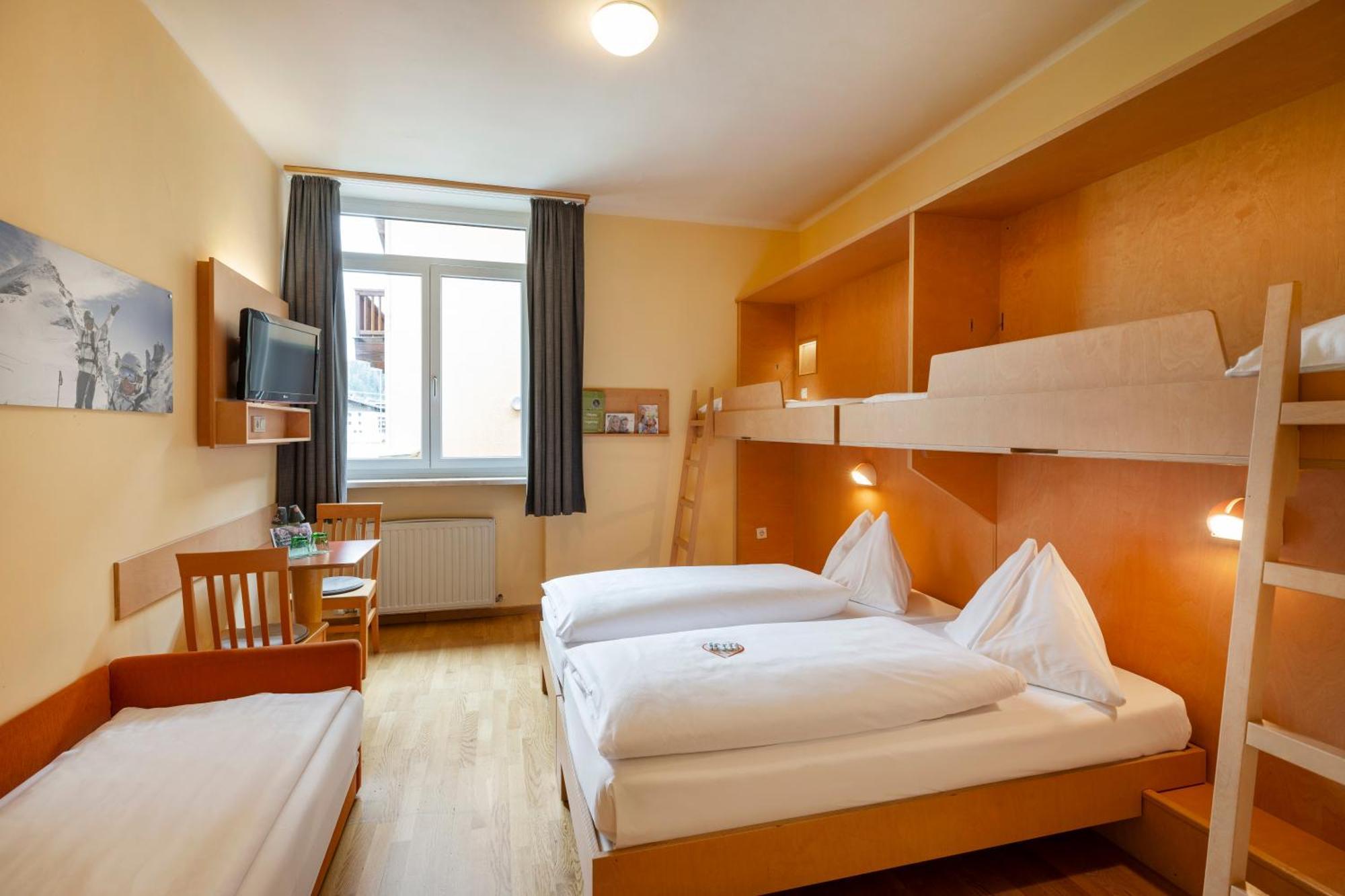JUFA Hotel Kaprun Bagian luar foto