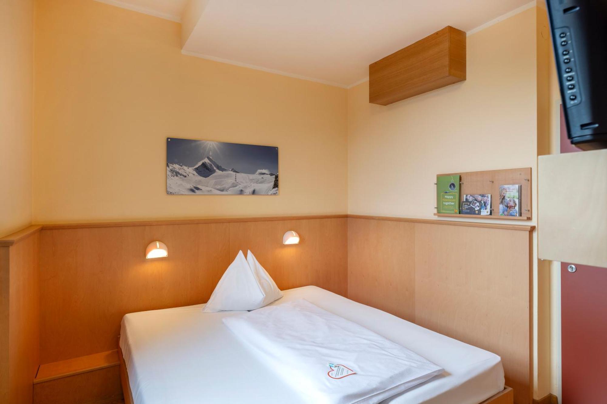 JUFA Hotel Kaprun Bagian luar foto