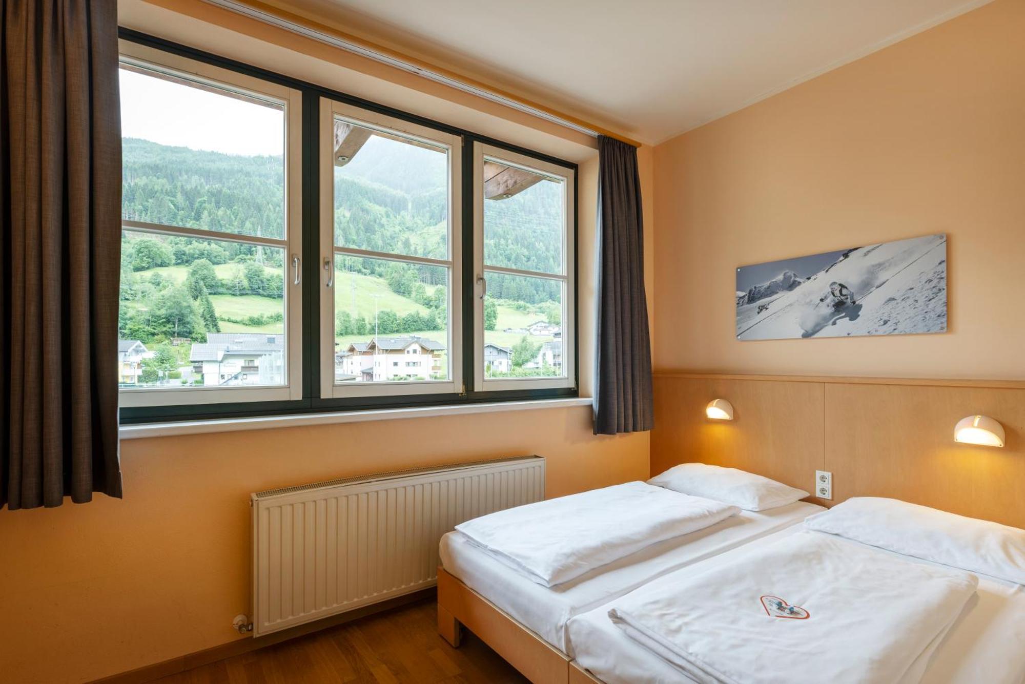 JUFA Hotel Kaprun Bagian luar foto