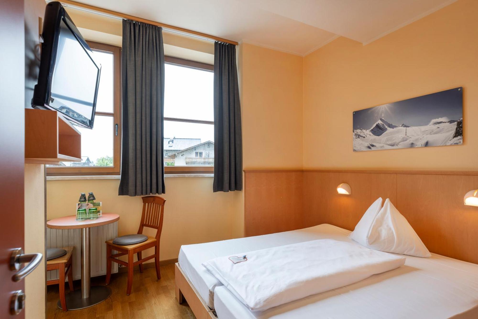 JUFA Hotel Kaprun Bagian luar foto
