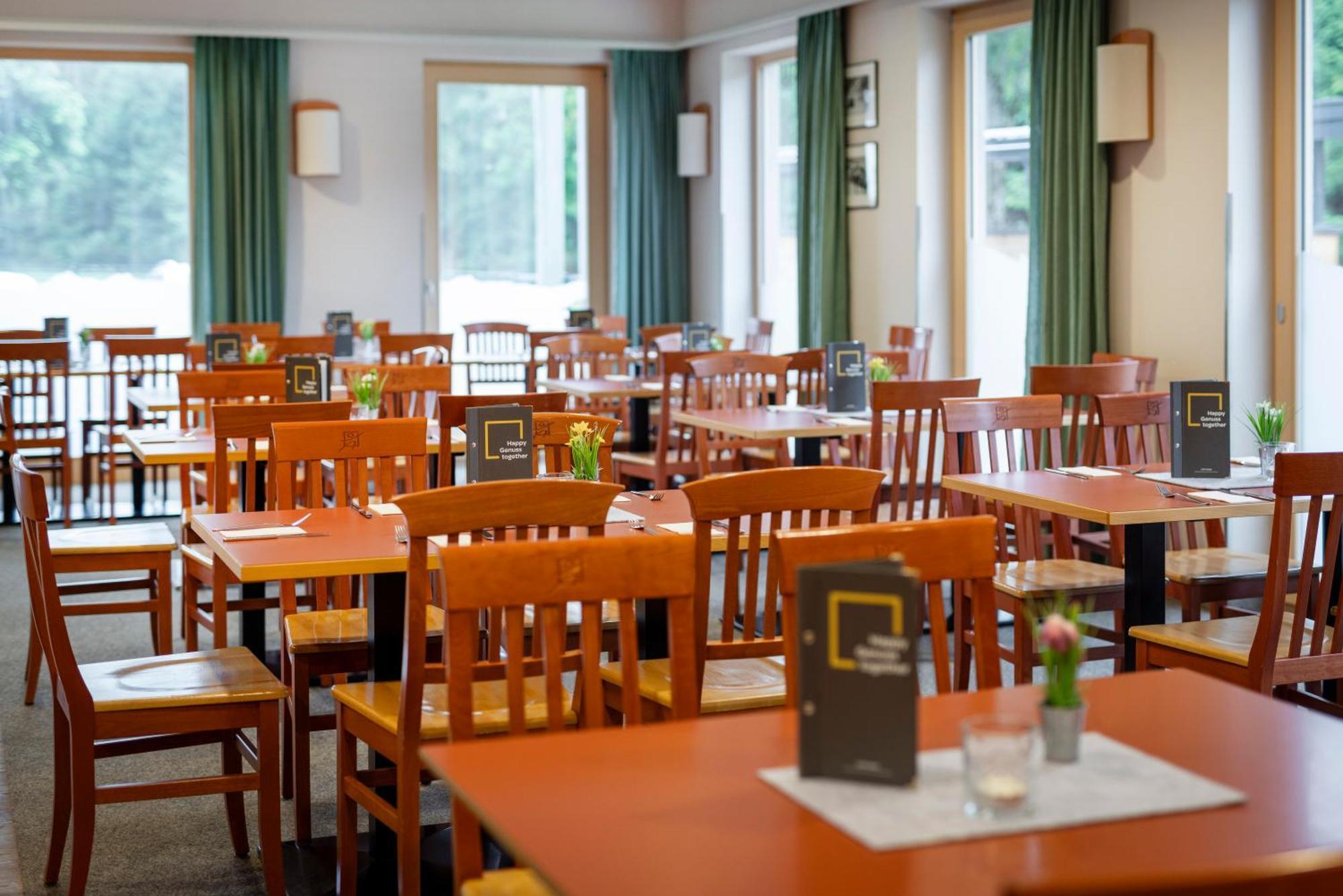 JUFA Hotel Kaprun Bagian luar foto