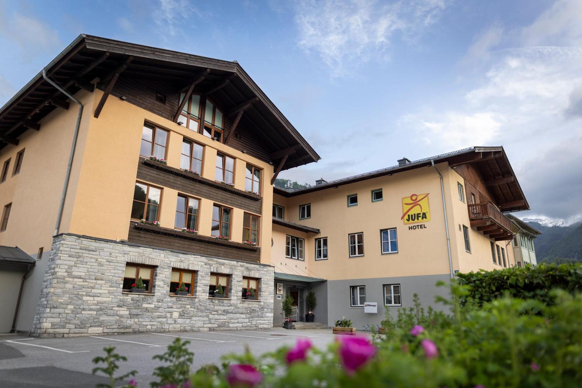 JUFA Hotel Kaprun Bagian luar foto
