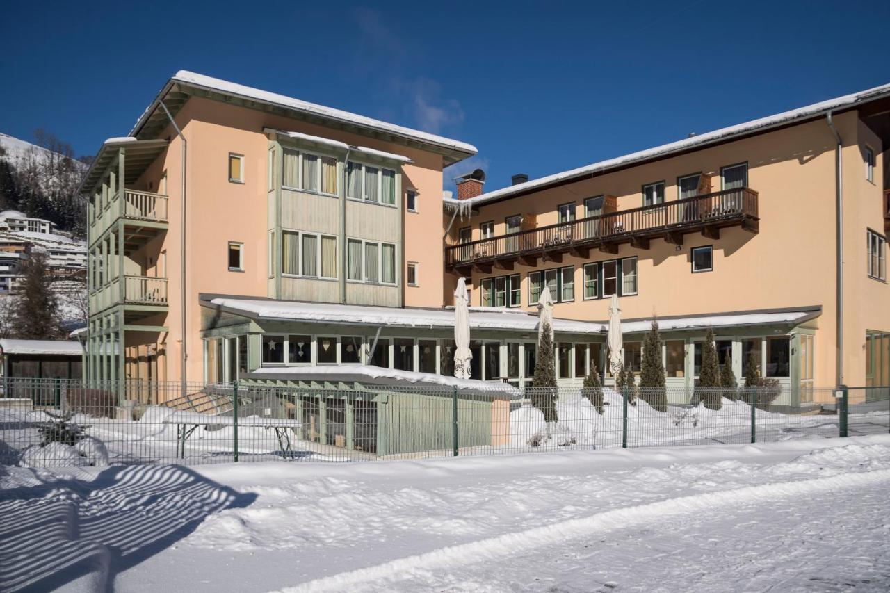JUFA Hotel Kaprun Bagian luar foto