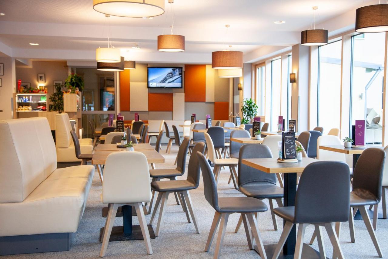 JUFA Hotel Kaprun Bagian luar foto
